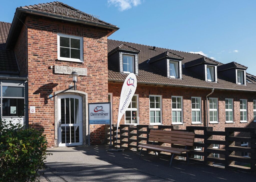 Eingang zum Dentallabor